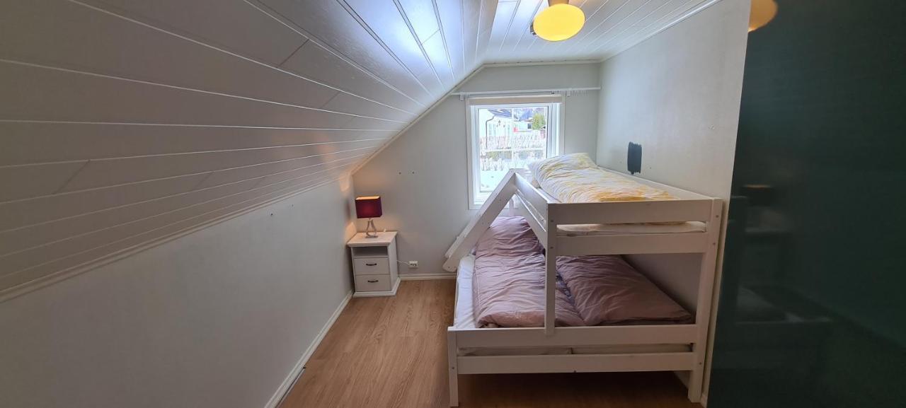 Cheerful 4-Bedroom Home With Fireplace, 1,5Km From Flam Center Aurland Exterior foto