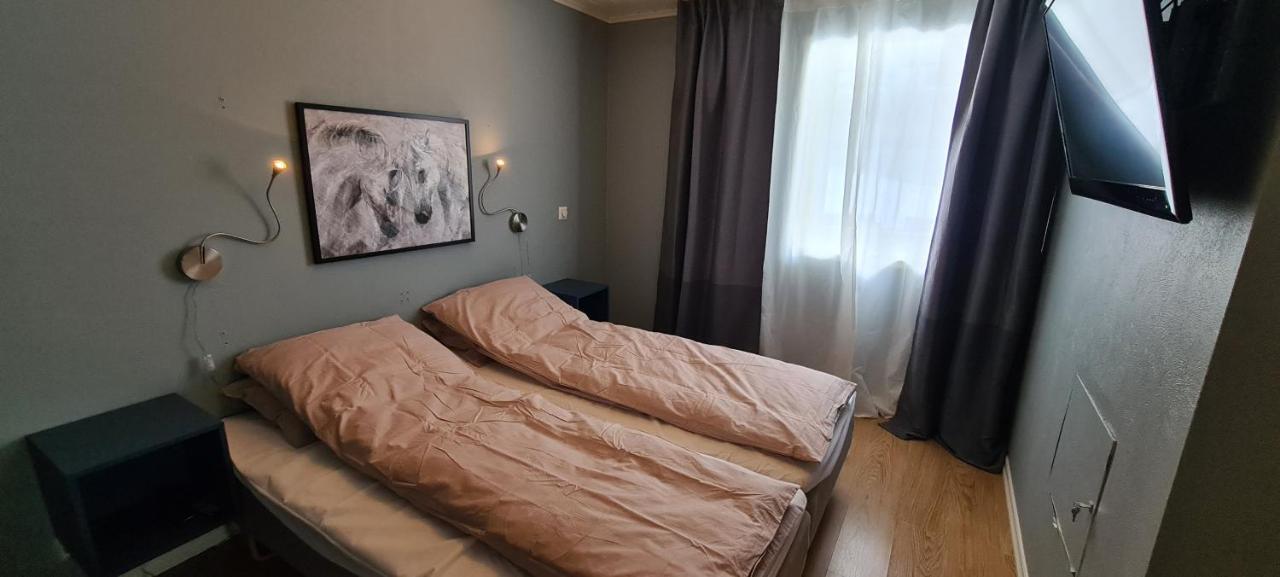 Cheerful 4-Bedroom Home With Fireplace, 1,5Km From Flam Center Aurland Exterior foto